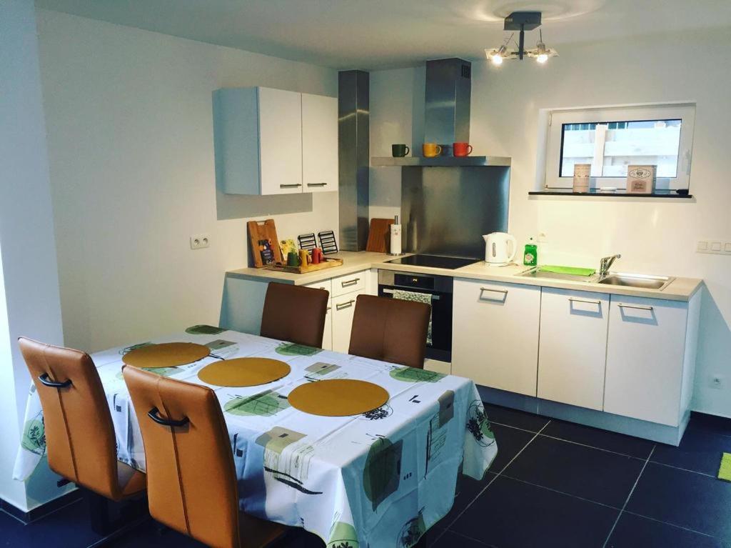 Appartement Duplex Pour 3-4 Personnes A Ciney Dış mekan fotoğraf
